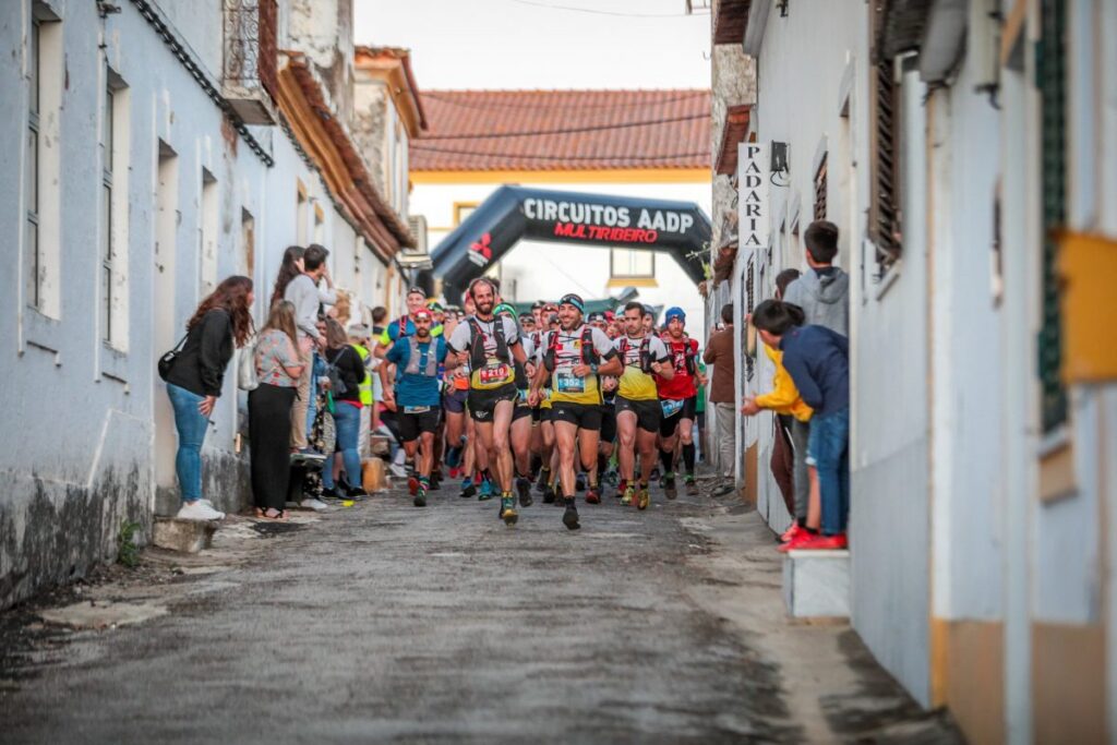 300 atletas iluminaram a noite de Monforte